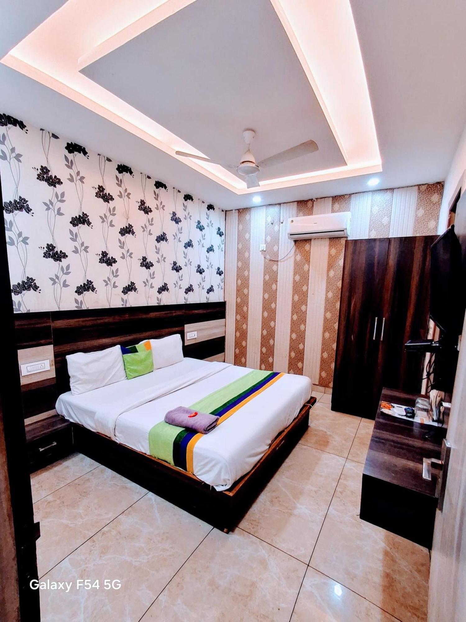 Hotel Welcome Residency Zirakpur Exterior photo